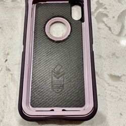 Apple iPhone X (10)OtterBox Phone Case 