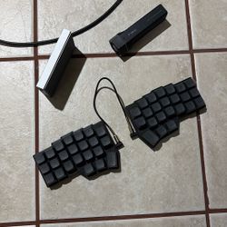 Minimalist Wired Mechanical Keyboard And SSD Enclosures