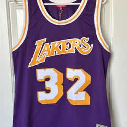 Mitchell & Ness Magic Johnson Hardwood Classics Lakers #32 Jersey!