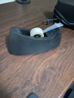 Scotch tape dispenser