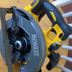 DEWALT FLEXVOLT 60-Volt MAX Cordless Brushless 7-1/4 in. Circular Saw with Brake (Tool-Only)