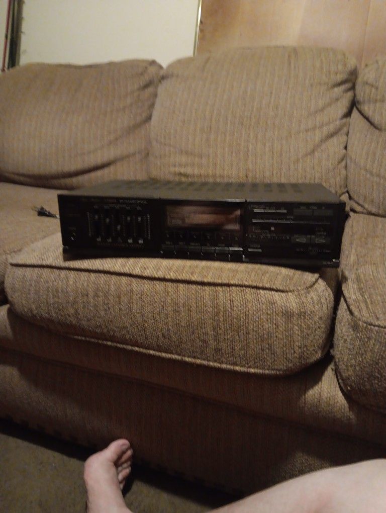 FISHER AM/FM STEREO RECIEVER ( RS-881)