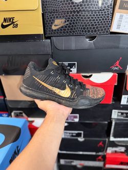 Kobe 10 Elite Christmas size 10 USED