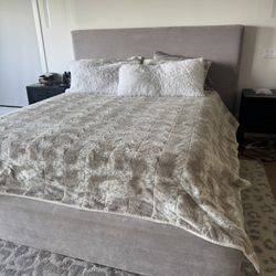 Cal king Upholstered Platform Bed With Storage