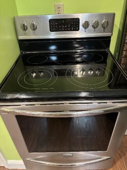 Reliable Frigidaire Electric Stove for Sale!
