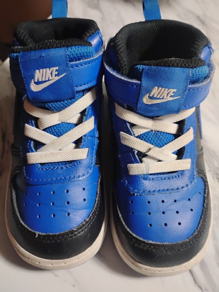 Toddler Nike Shoes 8c 35 OBO