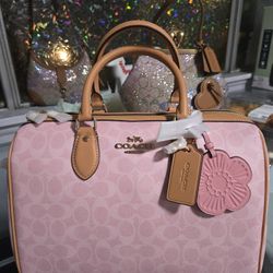 Coach Pink Powder 💗 