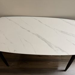 Like new dining table