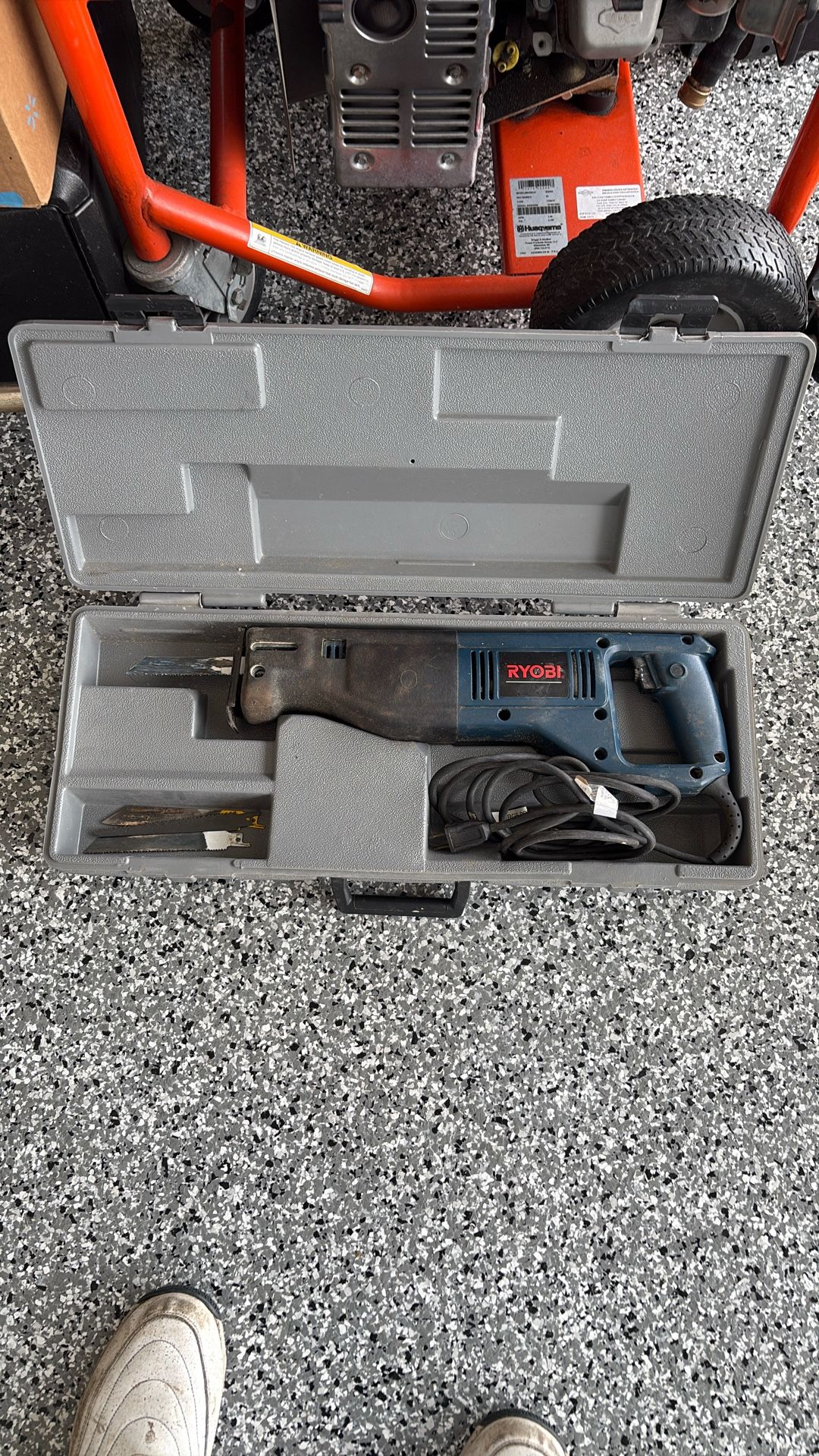 Ryobi Recirculating Saw With Four Cutting Blade