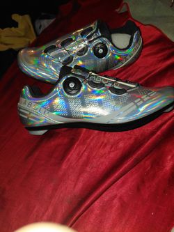 TABOLU IRIDESCENT BIKE SHOES SIZE 9.5 (43)