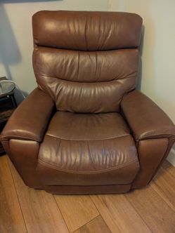 Beautiful and Comfortable Leather Recliner