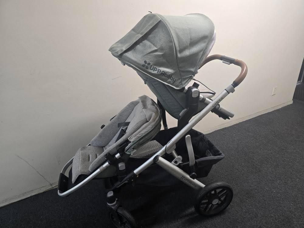 Uppa Baby Double Stroller Both Seats Have Cushion
