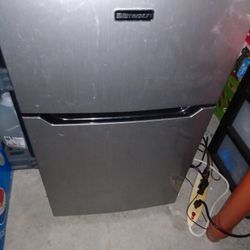Small Fridge With Freezer 