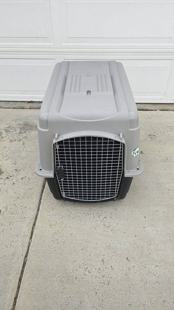 LARGE DOG KENNEL 34L X 23 W X 28H