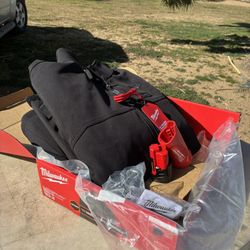 Milwaukee M12 Tough Shell Jacket W-1 Battery 1 Charger 