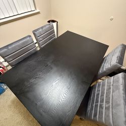 Dining table w/ 4 chairs