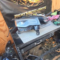 OEM Right Passenger Side Xenon Headlamp For Jeep Grand Cherokee Limited Overland