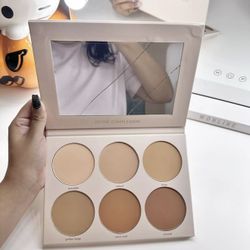Kara Beauty Divine Complexion PF12 Pallet 