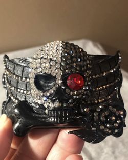 Skull cuff bracelet