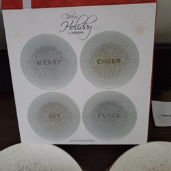 Mikasa holiday 4 piece salad bowls