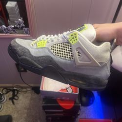 Jordan 4 Neon 