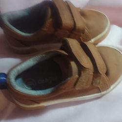 6 pAIRS DESIGNER SNEAKER SHOES BOOTS 6T TODDLER LKE NEW