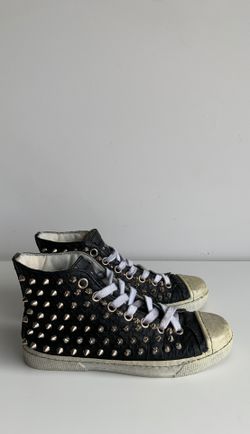 Made in Spain Gienchi size Eu 37 US 7 distressed snakeskin with studs sneaker