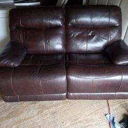 New Never Been In No Ones Home LOVESEAT ELECTRIC RECLINERS 