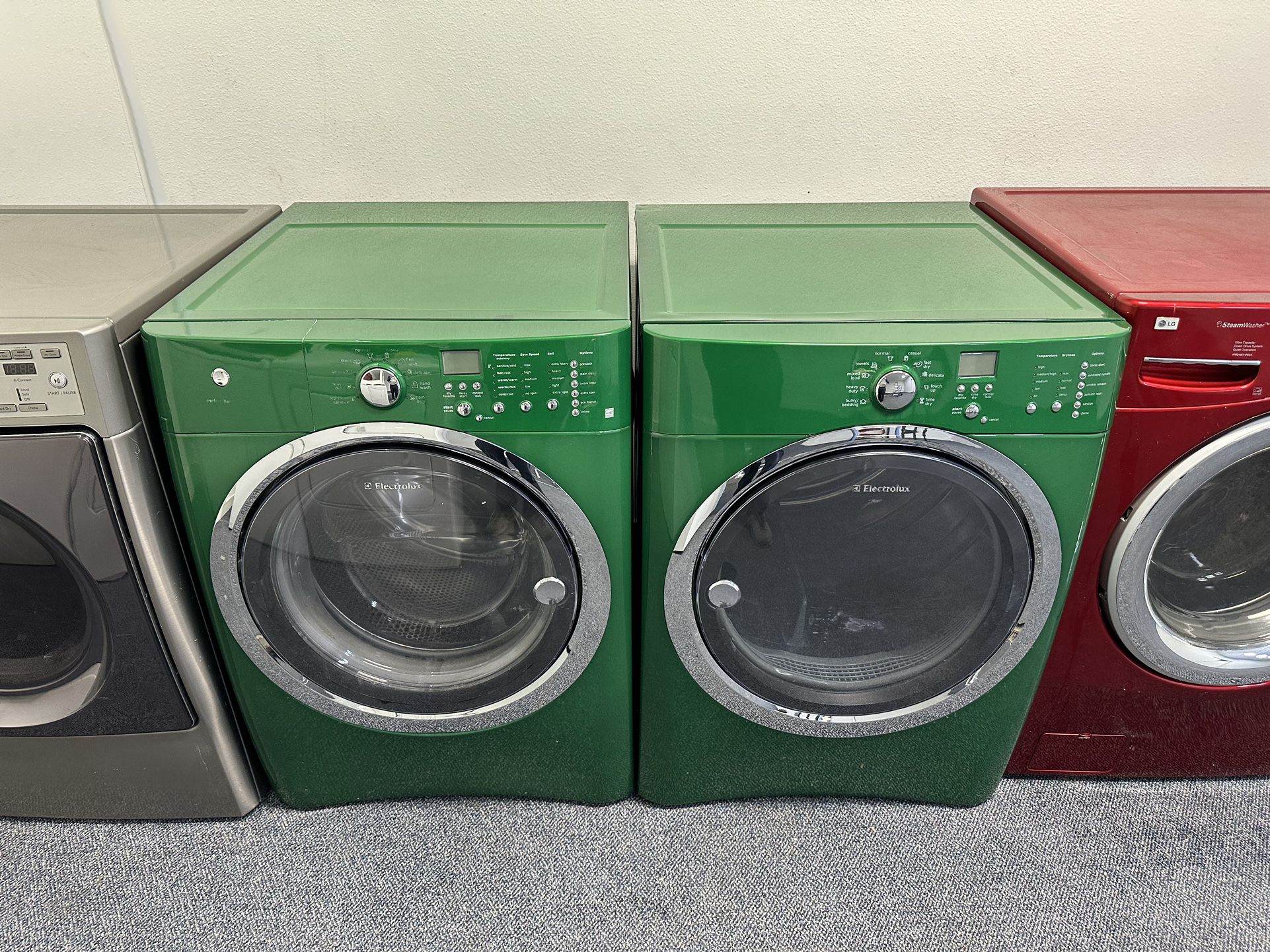ELECTROLUX WASHER DRYER ELECTRIC STACKABLE 