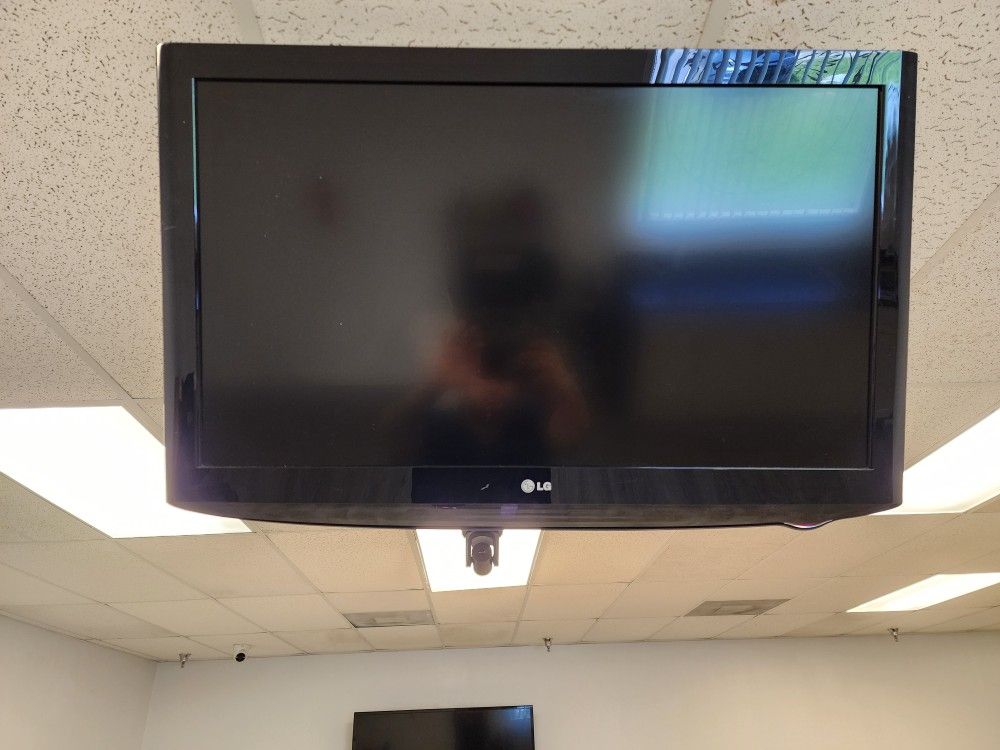 32 Inch TV With Remote $60