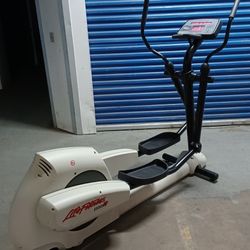Life Fitness 5500 HR Elliptical I Can Deliver for Sale in Philadelphia PA OfferUp