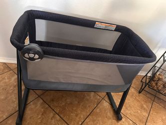 Baby Bassinet with Vibration Unit