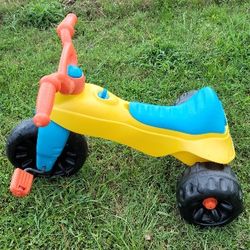 Fisher-price Kid-Tough Trike - Secret Storage Compartment Under The Comfort Seat! Rugged Tires! Maximum Weight 55 lbs. Ages 2-5 Years Old 
