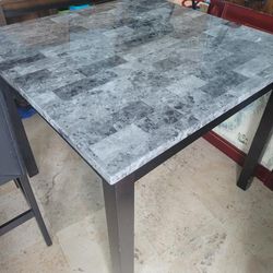 Dining Table/chairs