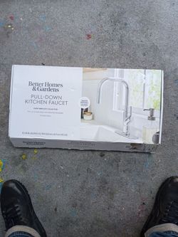 Pull down kitchen faucet