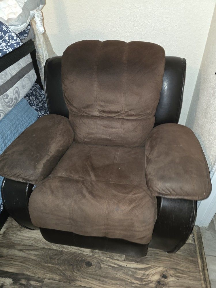 Recliner. OBO