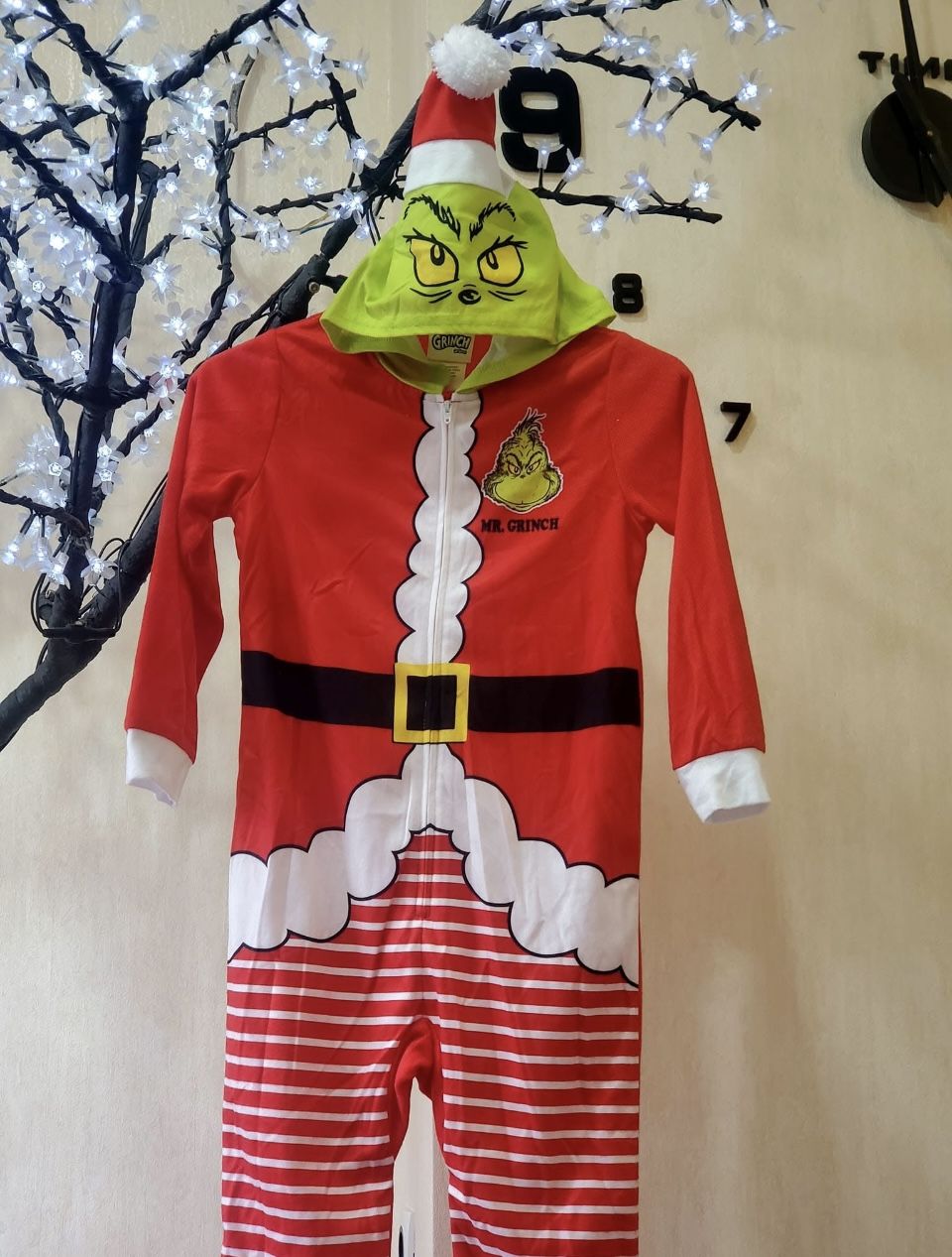 New Grinch One Piece Boys Size 4  Dr  Suess  With Hood Pajama Red Striped Full Front Zip NWT 