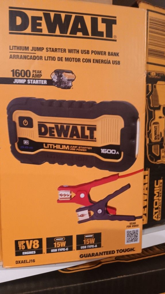 DEWALT
1600 Peak Amp Lithium Jump Starter with USB Power Bank