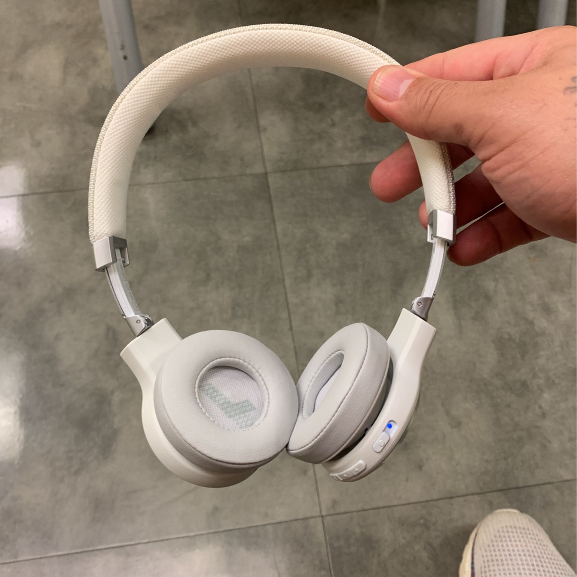 JBL Live Over Head Headphones 