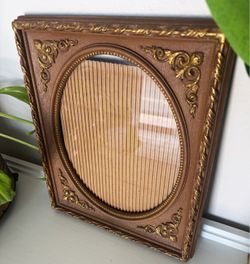 🌿 Beautiful vintage brown and gold or ornate frame