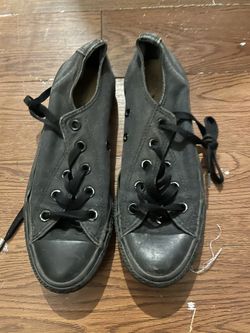 Size 4 Converse 15.00
