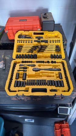 Dewalt Tool Set Some Pieces Missing 