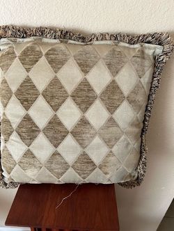 Decorative pillow