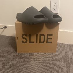 Yeezy Slide “Slate Grey” size 9