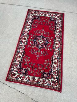 Gorgeous Handmade Vintage Oriental Small Area Rug (2’5”x4’9”)