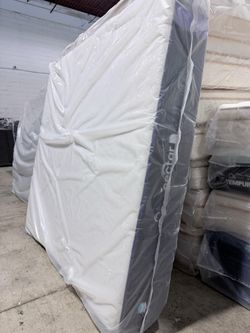 King Mattress Nectar Premier Display