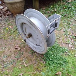 SHOP. AIR HOSE. REEL. DONT THINK ITS EVER BEEN USED. 