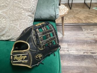 Almost new Rawlings heart of the hide 11.75 glove.
