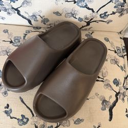 Dark Brown Yeezy Slides-01 Size 9