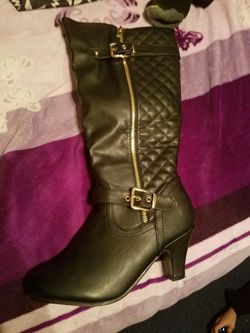 Black boots size 8 1/2